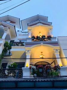 NHÀ ĐẸP 3 TẦNG GIÁP PHẠM VĂN ĐỒNG, LINH ĐÔNG THỦ ĐỨC, DT 4.3*12, NHỈNH 6 TỶ